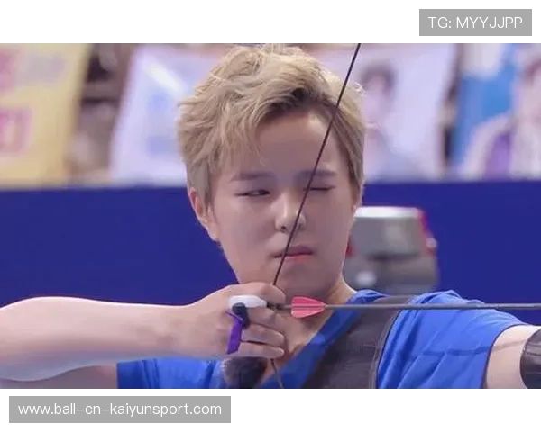 射击选手误射包包,观众笑疯 射击选手误射包包,观众笑疯