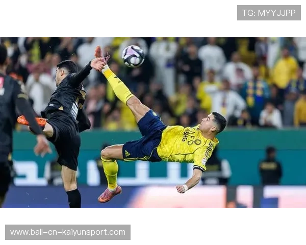 C罗禁区外重炮轰门直挂死角