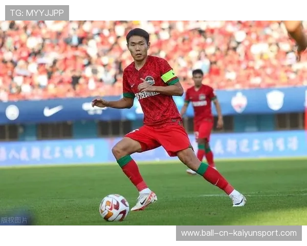 河南队王上源长传精准，打入关键进球——一场传承与信念的软文