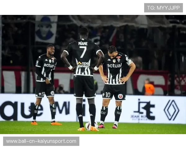 法甲赛况激烈，比分2-1，比赛中精彩突破和远射，关键数据：长传成功率80%、射门准度72%